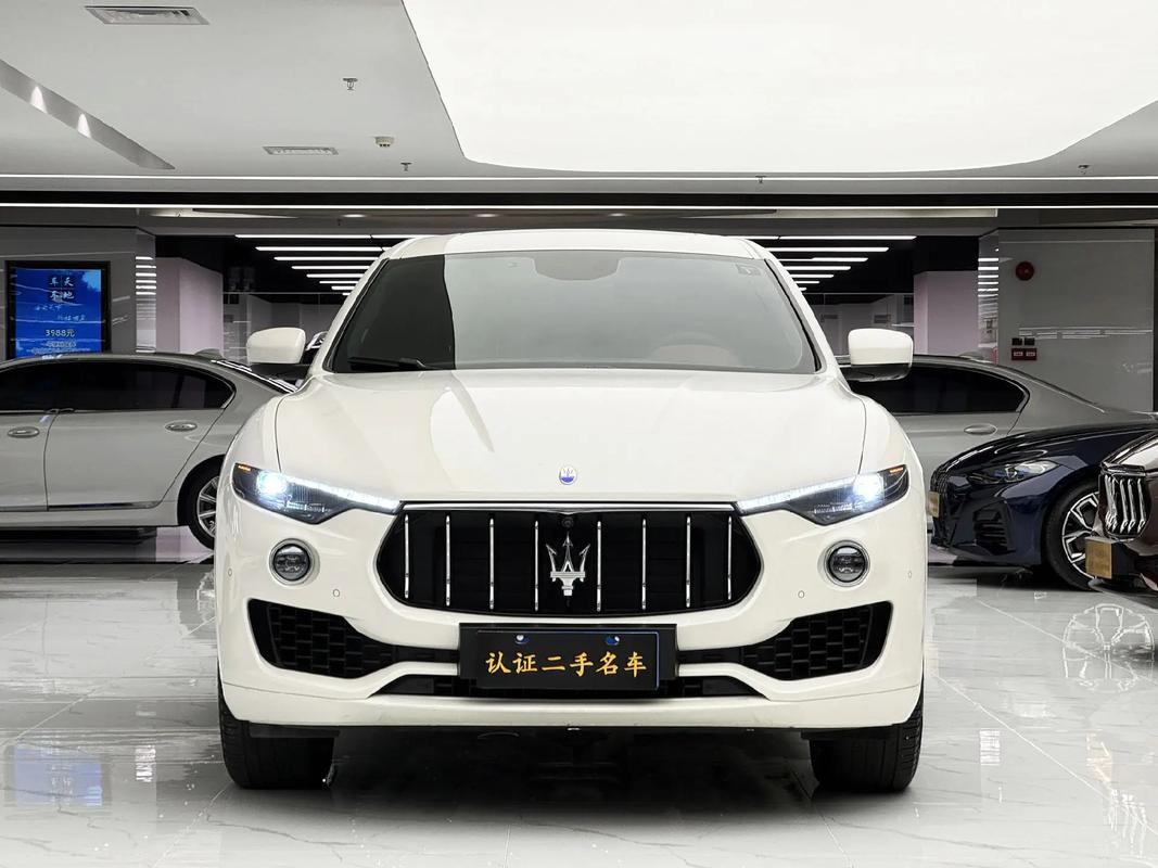 玛莎拉蒂mahenall,玛莎拉蒂mahenall车尾是艺术体字母