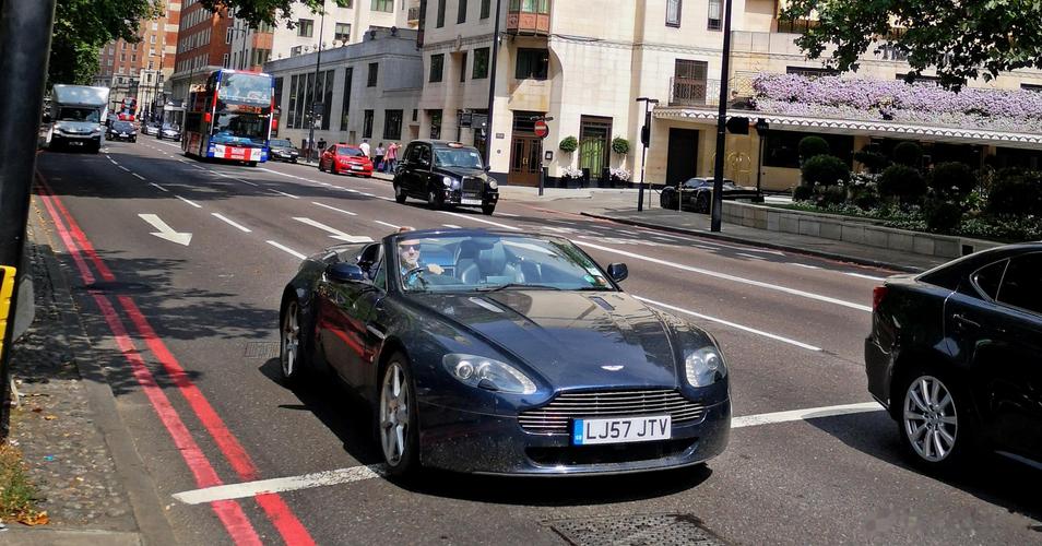 马丁v8vantage/马丁靴