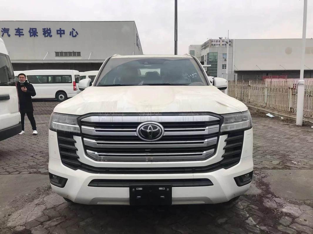 2022款丰田陆巡lc300价格 丰田陆巡lc300图片